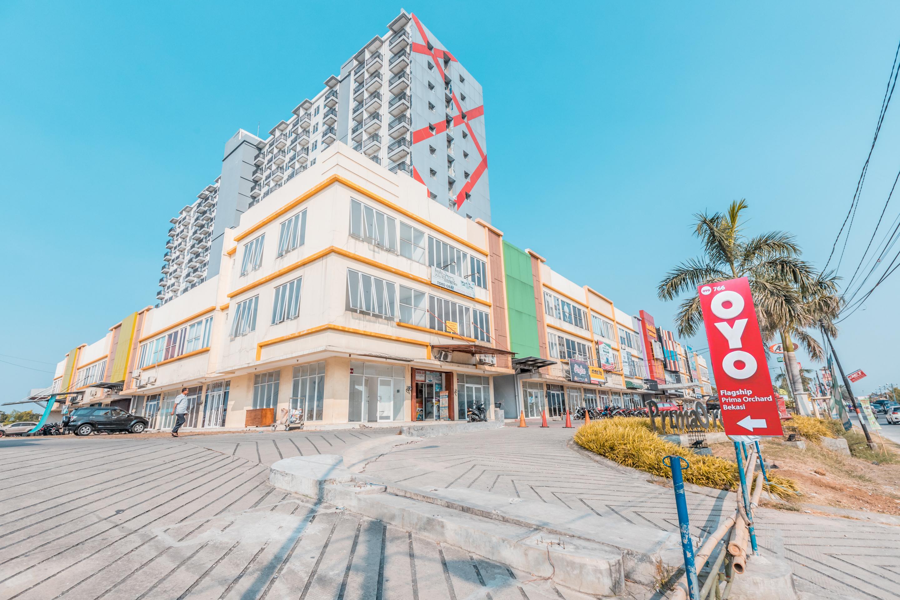 Oyo Flagship 766 Prima Orchard Hotel Bekasi Exterior photo